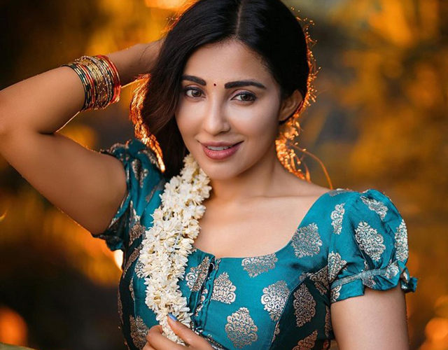 Parvati Nair Glamorous Photos